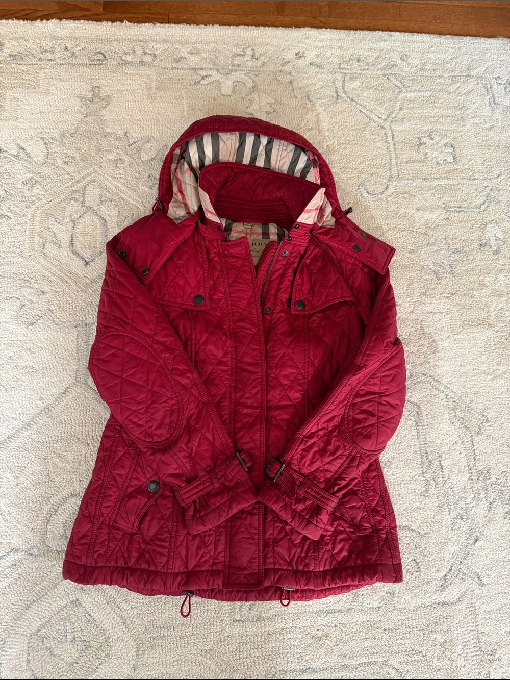Burberry Red Quilted Hooded Puffer Jacket in EC , the belt is missing - Picture 6 of 11